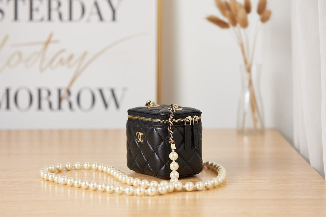 Chanel BOY BAG AP2581