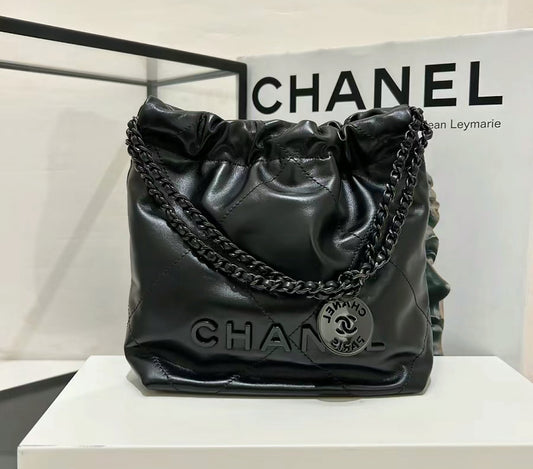 【大人気♪新作】CHANEL★22 ミニハンドバッグ オールブラック