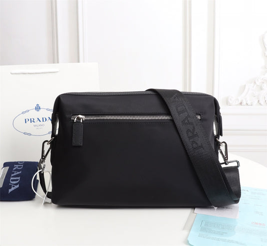 【PRADA 公式旗艦店】プラダ ショルダーバッグ 当日出荷 好評に付き再入荷!31*21*7CM