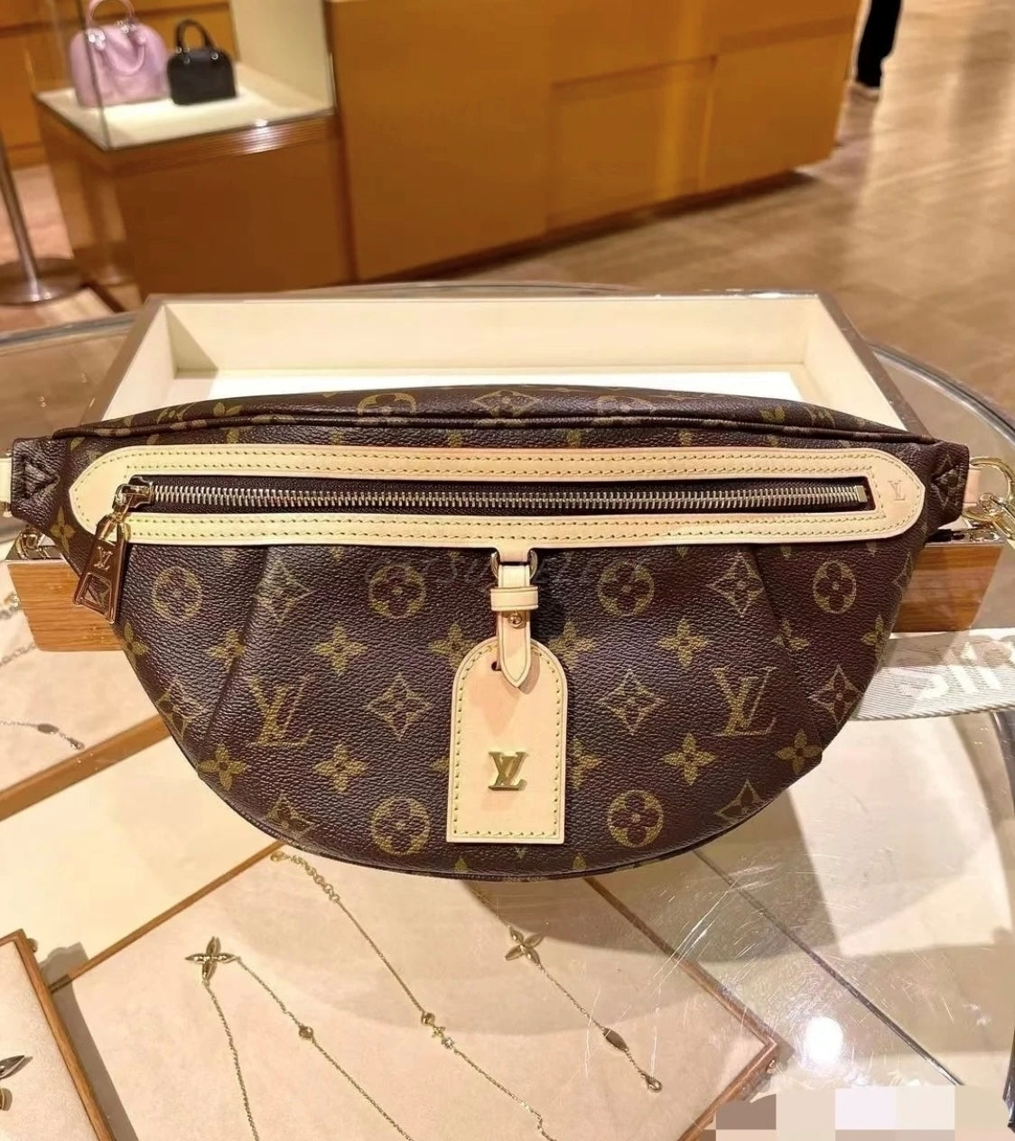 【ポケットも使いやすい♪】ルイヴィトン☆ボディバッグ M46784
