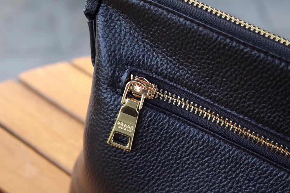 【PRADA 公式 旗艦店】プラダ クラッチバッグ当日出荷 好評に付き再入荷!28*18.5*3CM