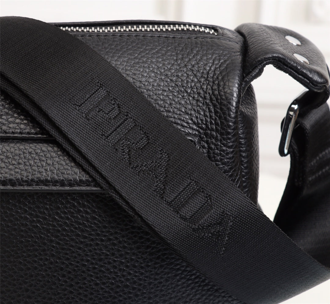 【PRADA 公式 旗艦店】プラダ 斜めがけバッグ 当日出荷 好評に付き再入荷!30*22*10CM