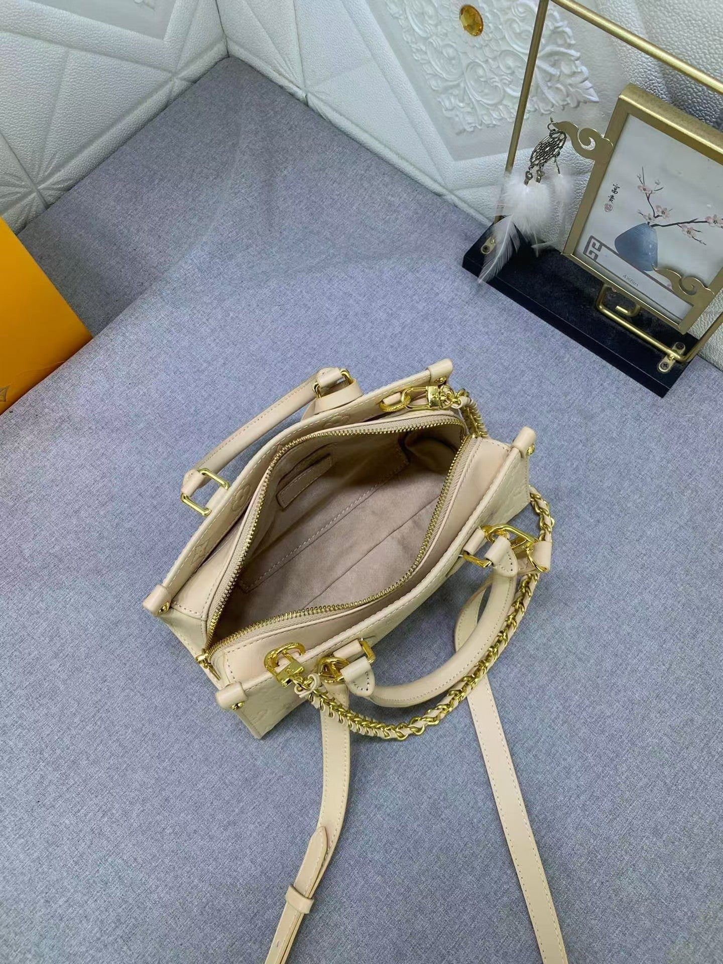 【LOUIS VUITTON】ルイ・ヴィトン★ONTHEGO EAST WEST★ショルダーバッグ M11273