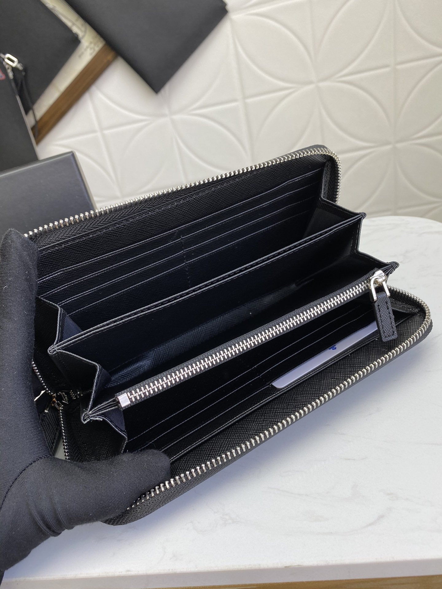 PRADA(プラダ) 財布19x12cm