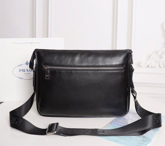 【PRADA 公式 旗艦店】プラダ 斜めがけバッグ 当日出荷 好評に付き再入荷!33*25*6CM