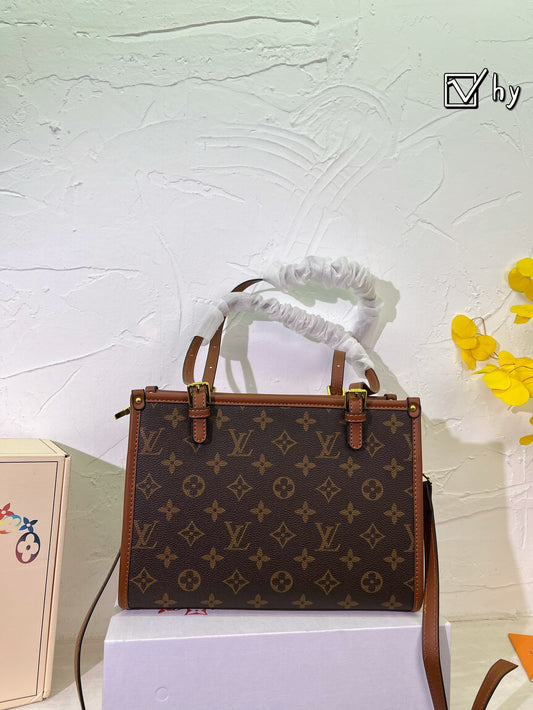 【L&V】ショルダーバッグは斜め掛けも可能