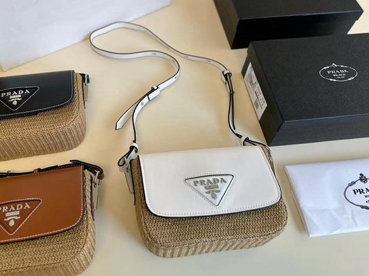 【PRADA 公式 旗艦店】プラダ 斜めがけバッグ 当日出荷 好評に付き再入荷!26*16CM 240719