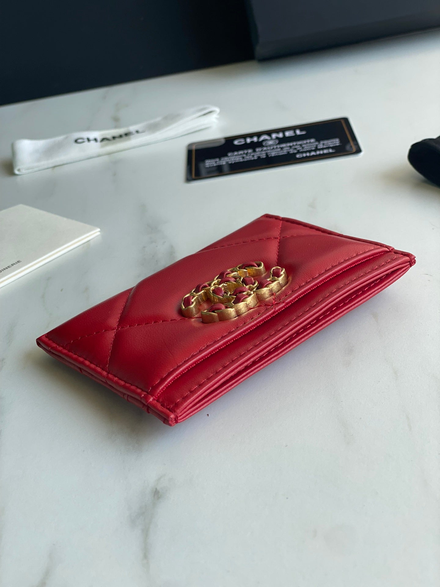 CHANEL 19 CARD HODLER AP1167