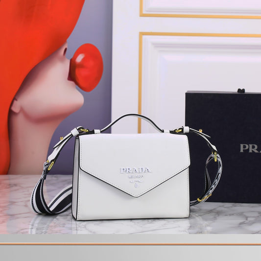【PRADA 公式旗艦店】プラダ 斜めがけバッグ 当日出荷 好評に付き再入荷!21*14*6.5CM