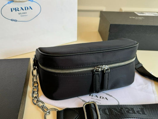 【PRADA 公式 旗艦店】プラダ 斜めがけバッグ 当日出荷 好評に付き再入荷!24*15CM 240719