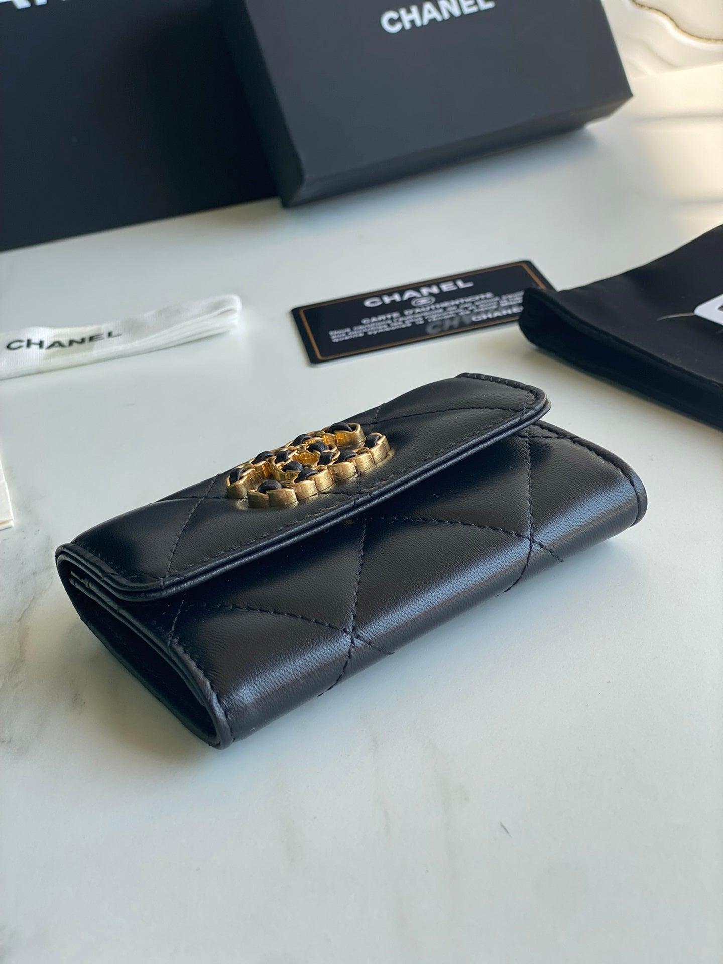 CHANEL 19 FLAP CARD HOLDER AP1790