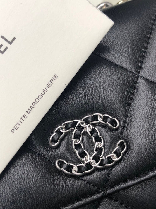 CHANEL 19 WALLET ON CHAIN 0957