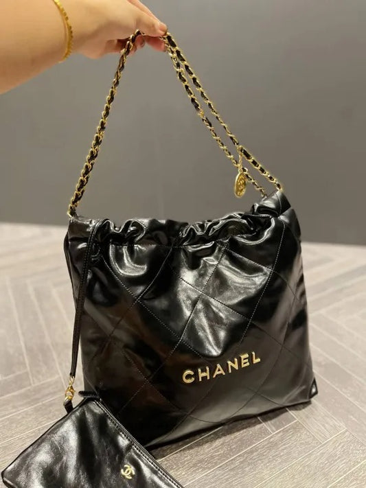 VERY雑誌掲載!通勤からお出かけまで?【CHANEL】シャネル 22 ハンドバッグ