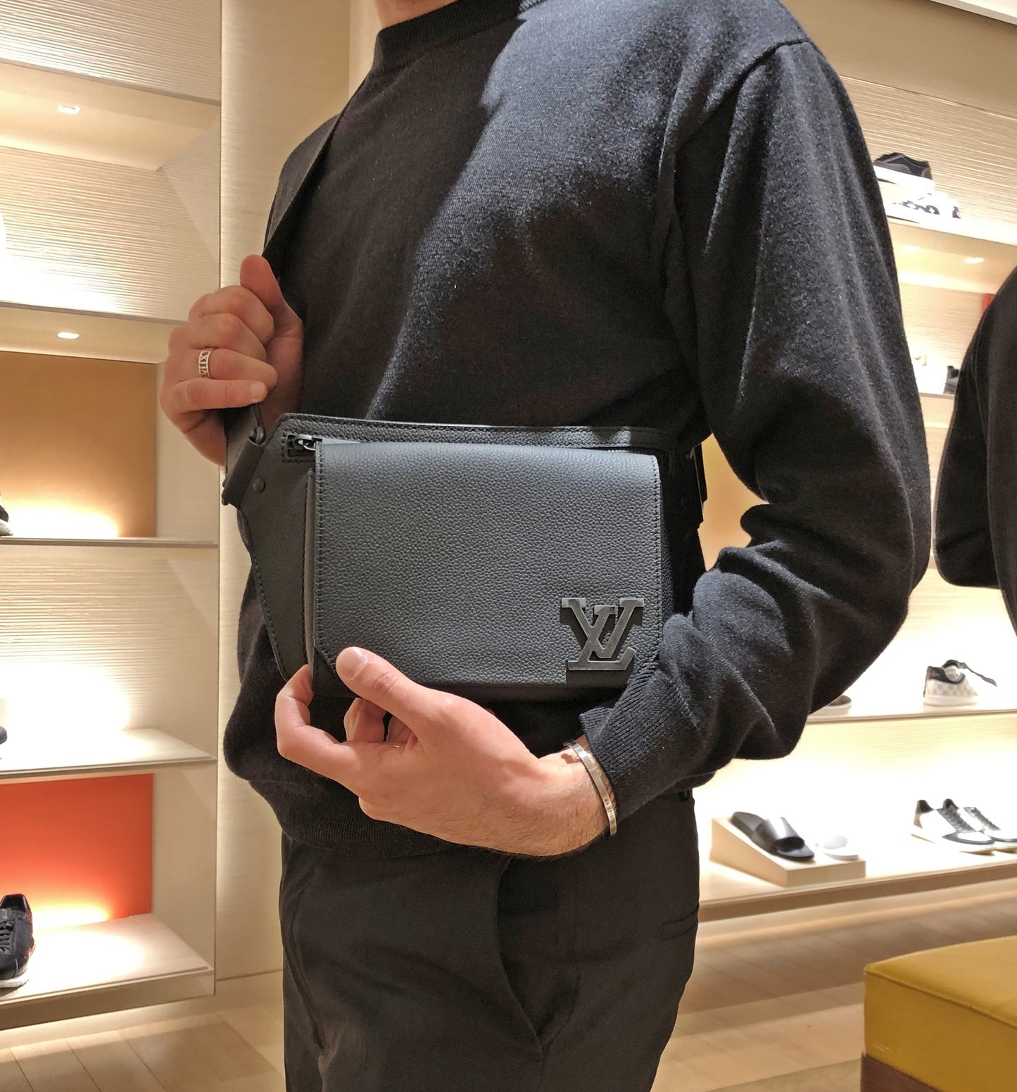 LOUIS VUITTON ルイヴィトン★最新作 バムバッグ NV★M57081