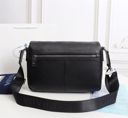 【PRADA 公式 旗艦店】プラダ 斜めがけバッグ 当日出荷 好評に付き再入荷!29*20*8CM