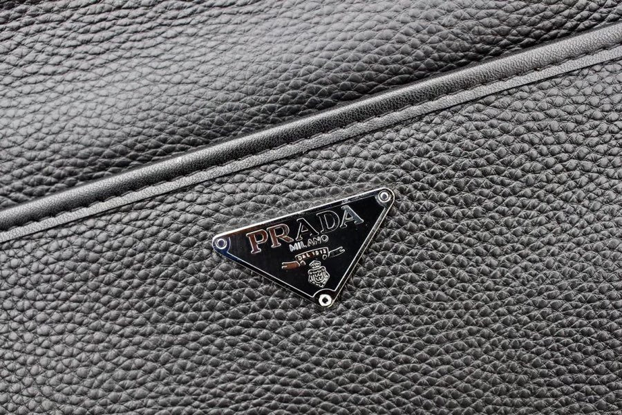 【PRADA 公式旗艦店】プラダ ショルダーバッグ 当日出荷 好評に付き再入荷25*27*5CM