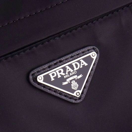 【PRADA 公式 旗艦店】プラダ 斜めがけバッグ 当日出荷 好評に付き再入荷!30*20*5CM