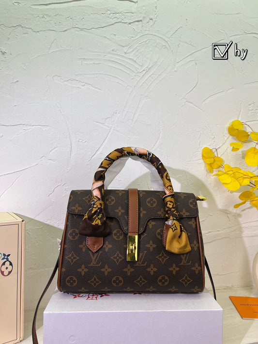 【L&V】クラシッククロスボディトート