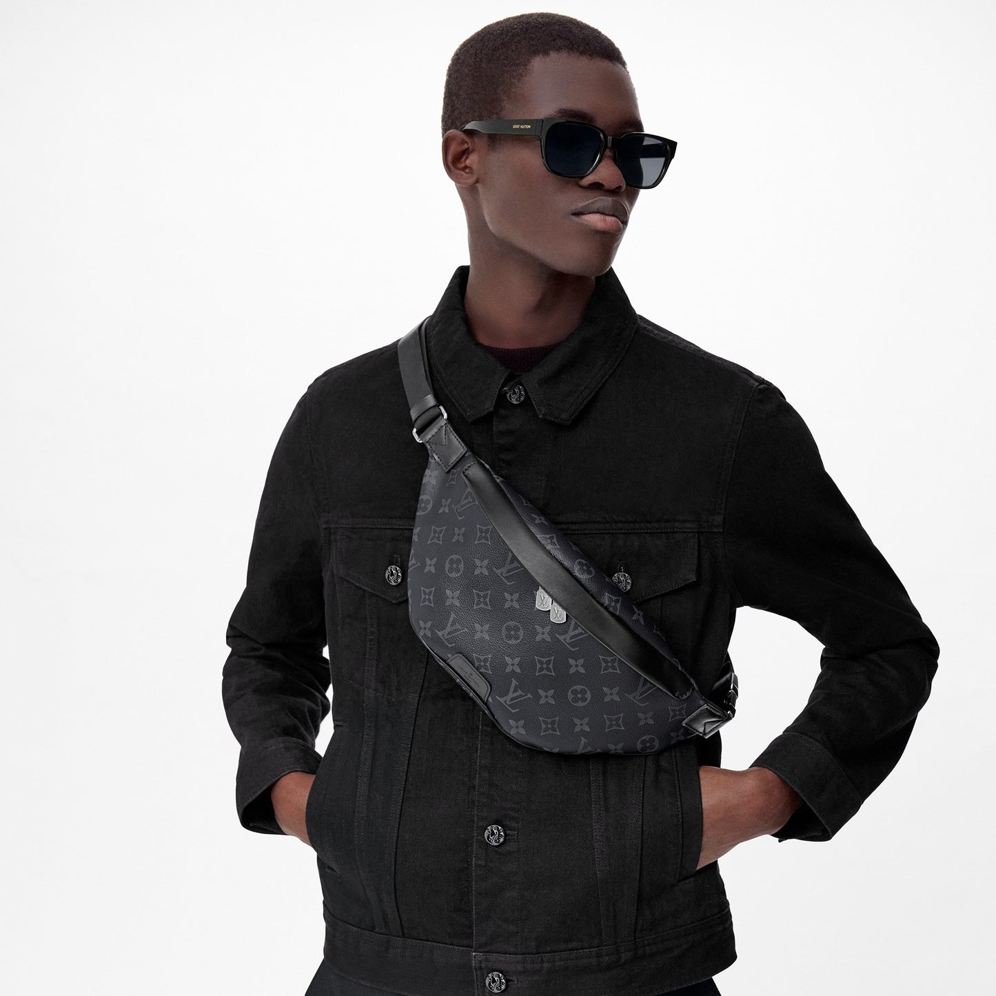 休日コーデに♪ ルイヴィトン ディスカバリーバムバッグ PM