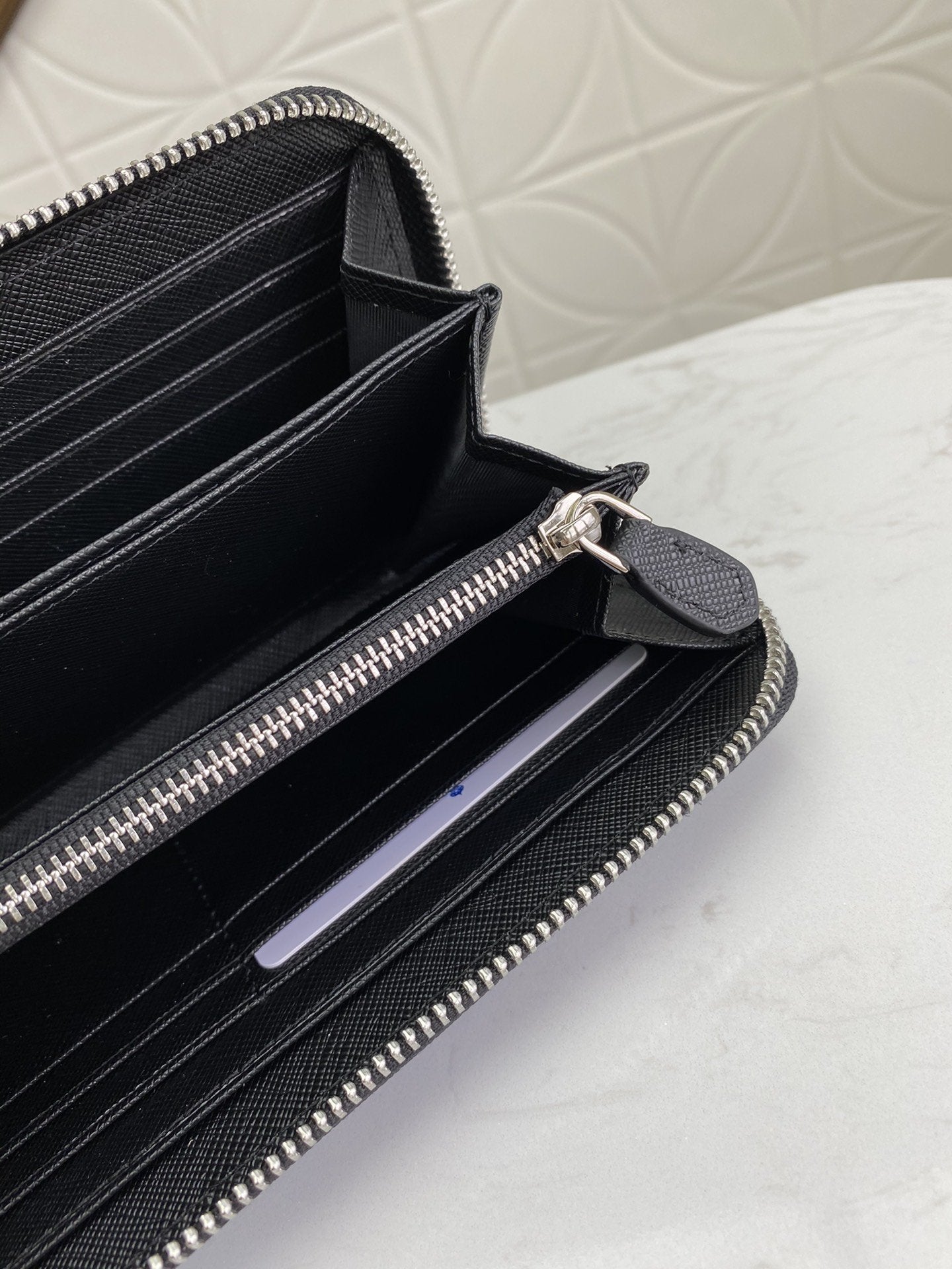 PRADA(プラダ) 財布19x12cm