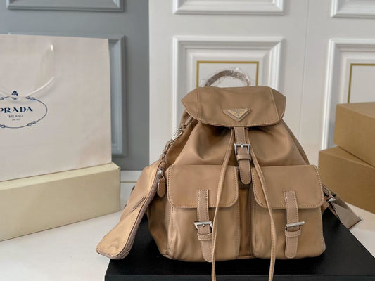 【PRADA 公式 旗艦店】プラダ リュックサック当日出荷 好評に付き再入荷!30*33CM 240719