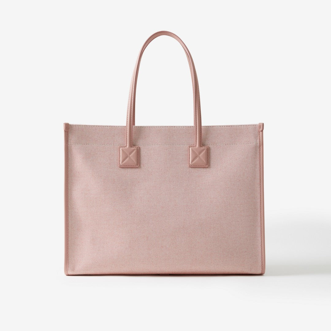 【Burberry】朝比奈彩さんの愛用バッグ公開!バーバリー Freya ハンドバッグ