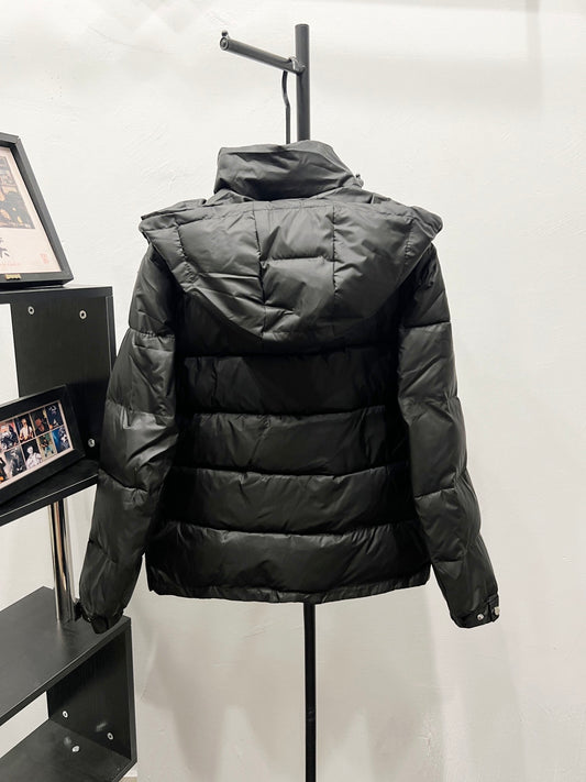 【PRADA旗艦店】ダウンジャケット、ご好評に付き再入荷!