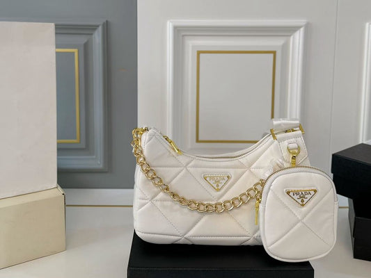 【PRADA 公式 旗艦店】プラダ 斜めがけバッグ 当日出荷 好評に付き再入荷!26*13CM 240719