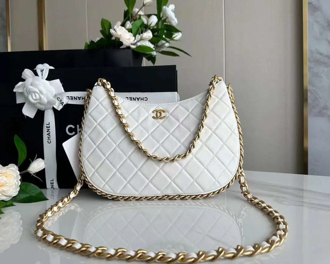 24C/可愛いフォルムで気分上がる★CHANEL ホーボー バッグ