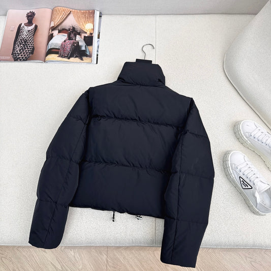 【PRADA旗艦店】ダウンジャケット、ご好評に付き再入荷!