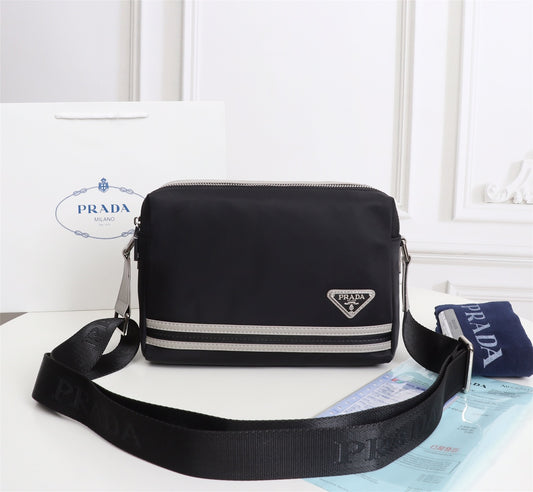 【 PRADA 公式 旗艦店】 プラダ ショルダーバッグ当日出荷 好評に付き再入荷!25*18*9CM