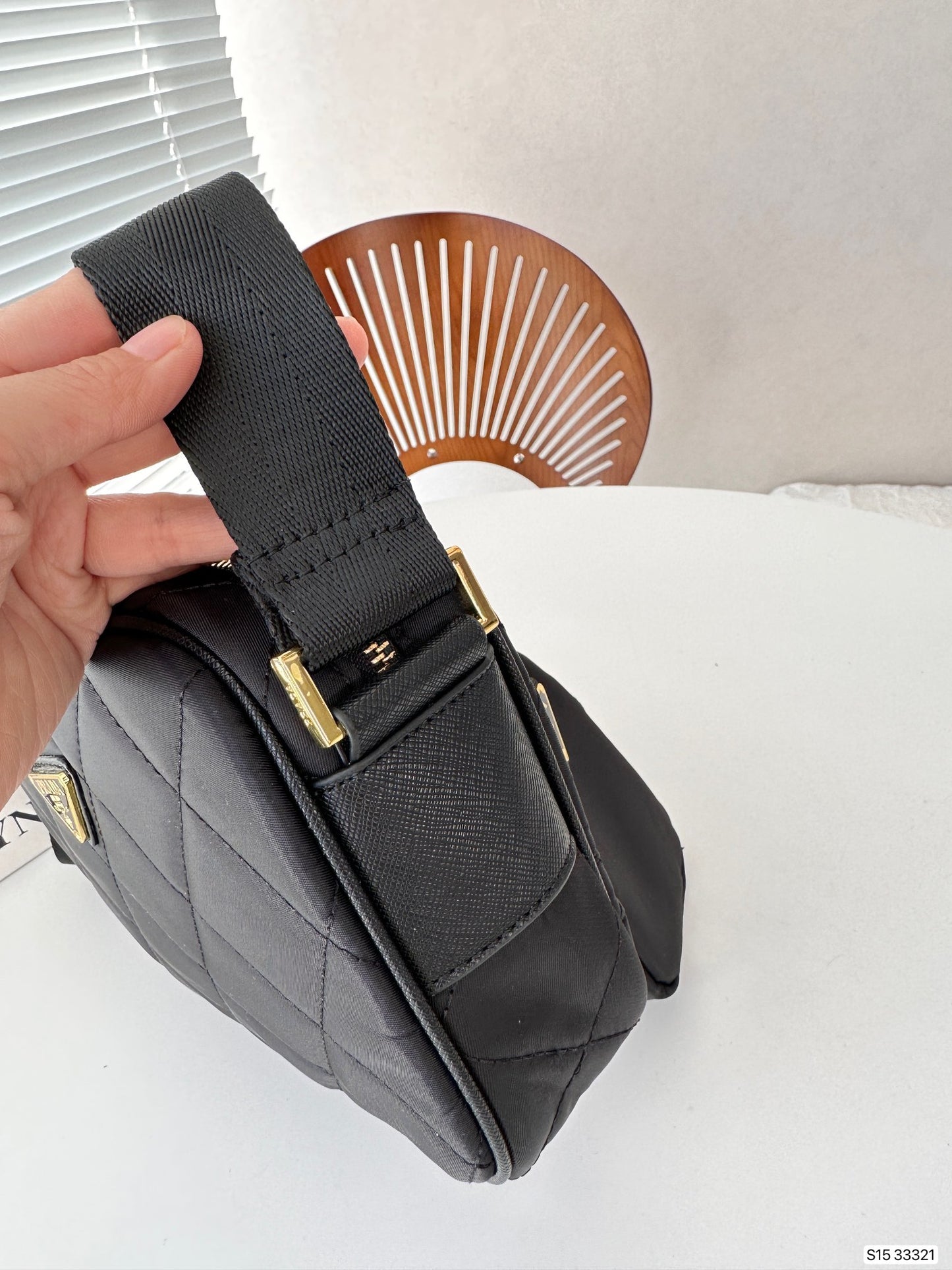 【PRADA 公式旗艦店】 プラダ 斜めがけバッグ当日出荷 好評に付き再入荷24*16CM