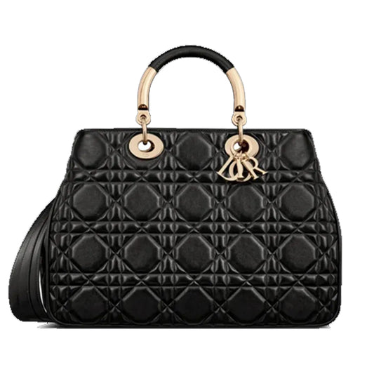 【DIOR】2023年春夏の新作「DIOR-Lady 95.22」がリリース。高揚感をくれるバッグ、使い勝手も抜群!心ときめく新鮮さと、時代を超えて愛される普遍性。