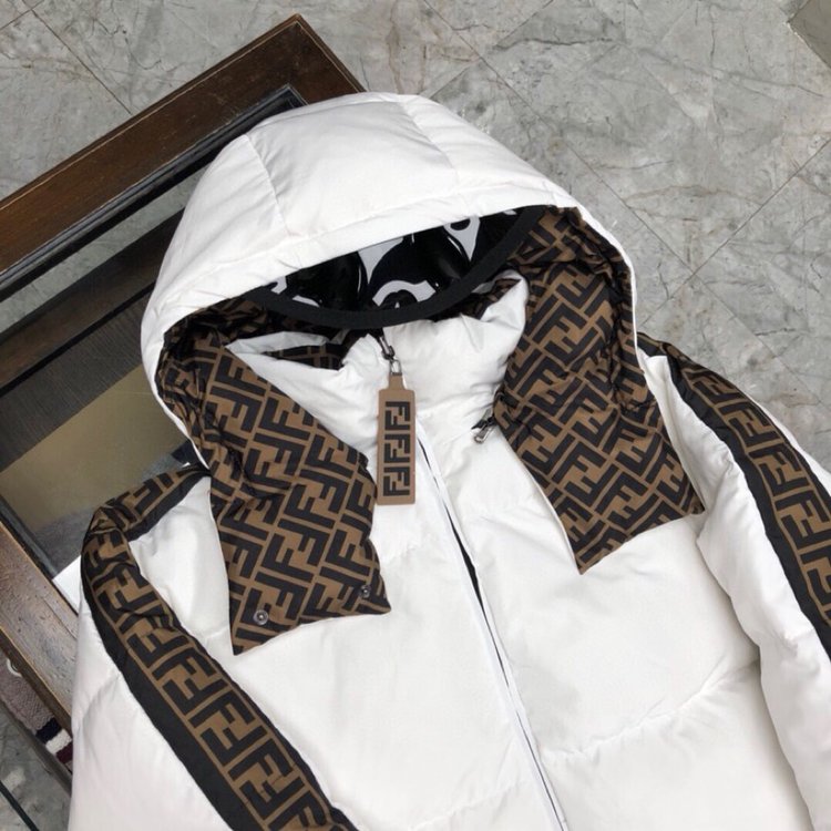 FENDI(フェンディ) ダウンジャケット、ご好評に付き再入荷!