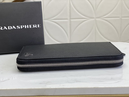 PRADA(プラダ) 財布19x12cm