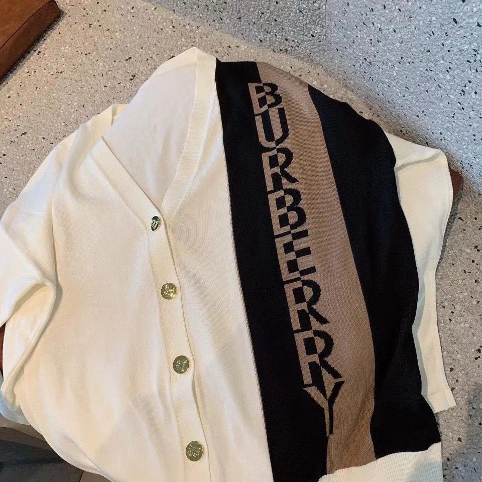 🥼Burberry カーディガンセーター【50%オフ+送料無料】