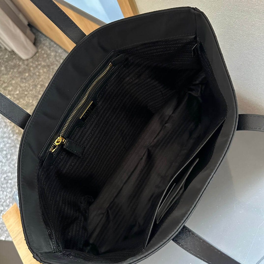 【PRADA 公式 旗艦店】プラダ ハンドバッグ当日出荷 好評に付き再入荷!37*32CM 240719