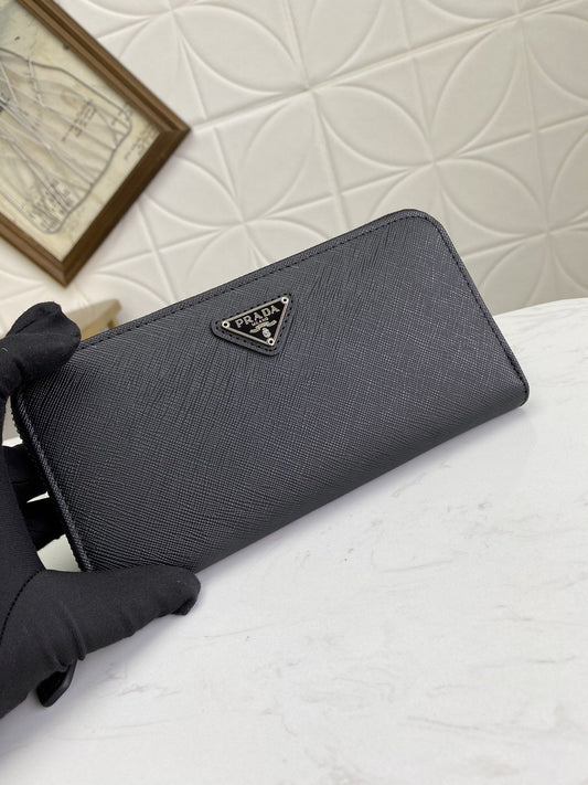 PRADA(プラダ) 財布19x12cm