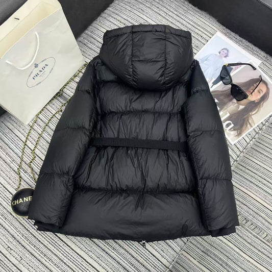 【PRADA旗艦店】ダウンジャケット、ご好評に付き再入荷!