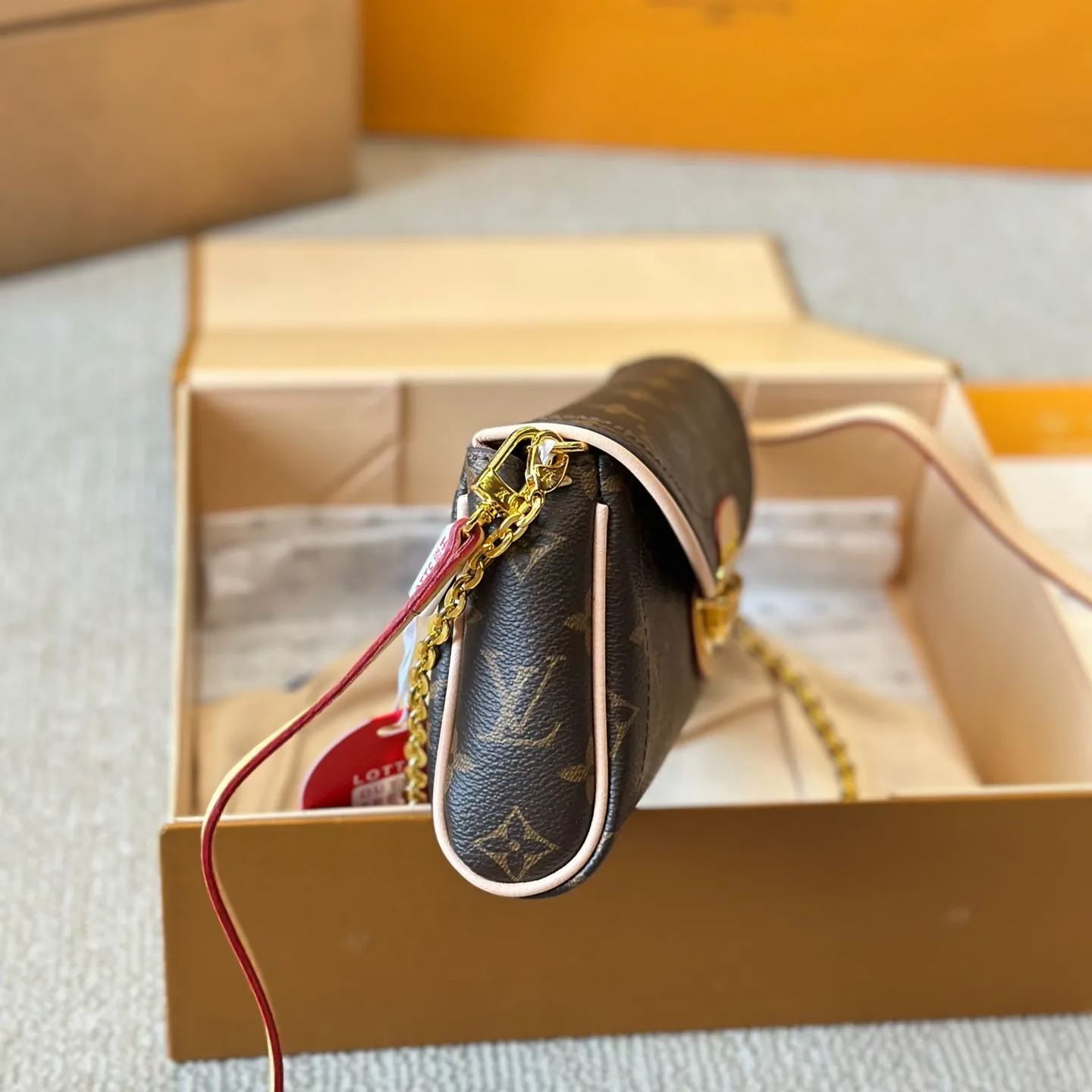 ☆Louis Vuitton☆ ゴールドシールド脇包