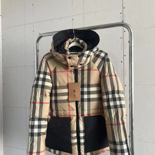 【BUREERRY公式 旗艦店】(バーバリー)ダウンジャケット、ご好評に付き再入荷!!