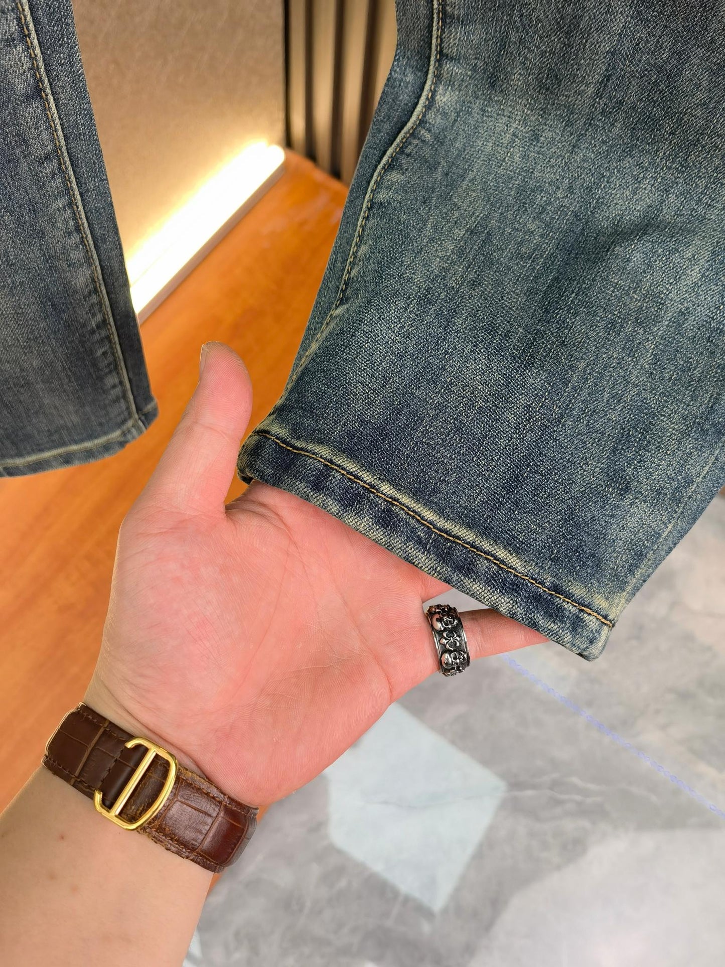 【Burberry】春夏の新作はカウンターで、最高品質のジーンズは実店舗で入手可能