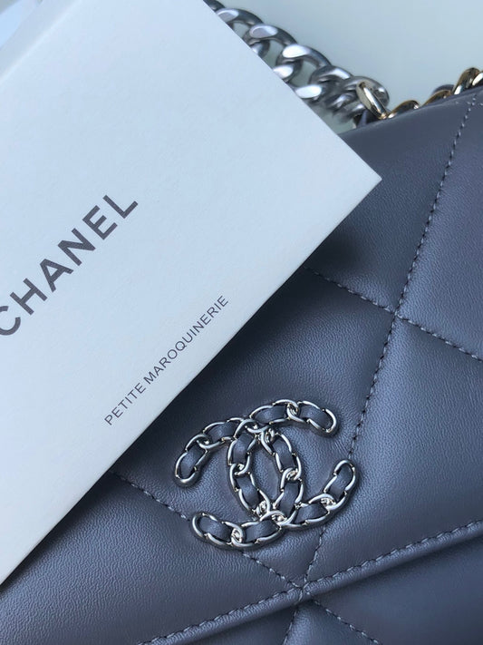 CHANEL 19 WALLET ON CHAIN 0957