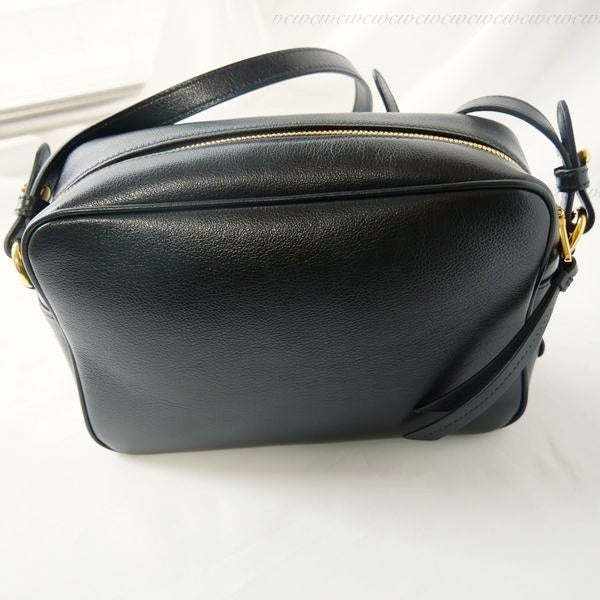 PRADA【国内発/関税込】ロゴプレート ブラックショルダーバッグ