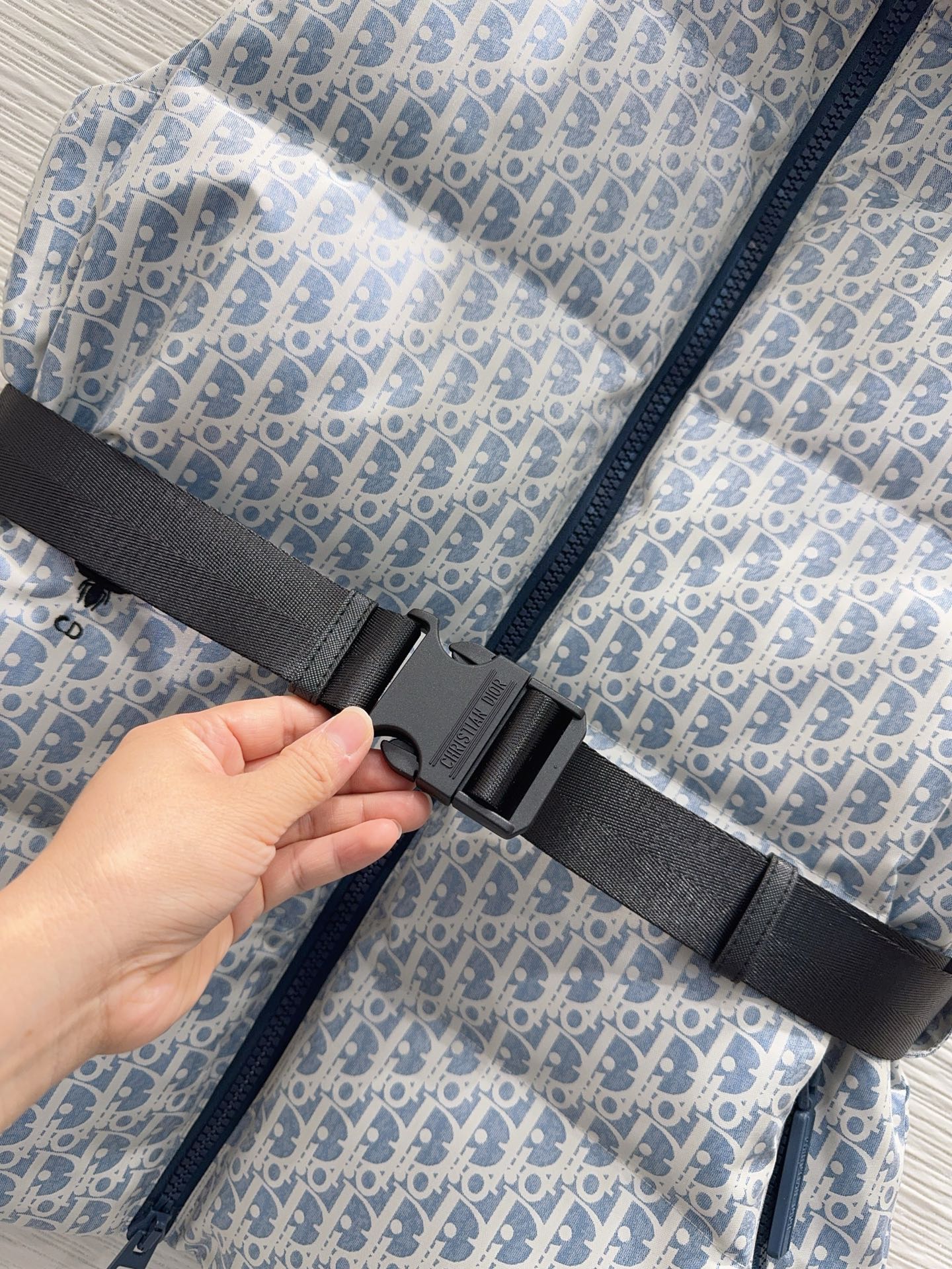 【DIOR公式 旗艦店】(ディオール ) ダウンベスト、ご好評に付き再入荷!