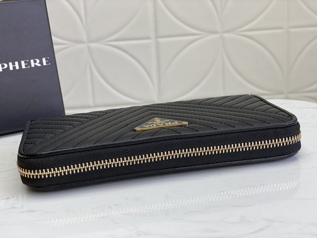 PRADA(プラダ) 財布19x12cm
