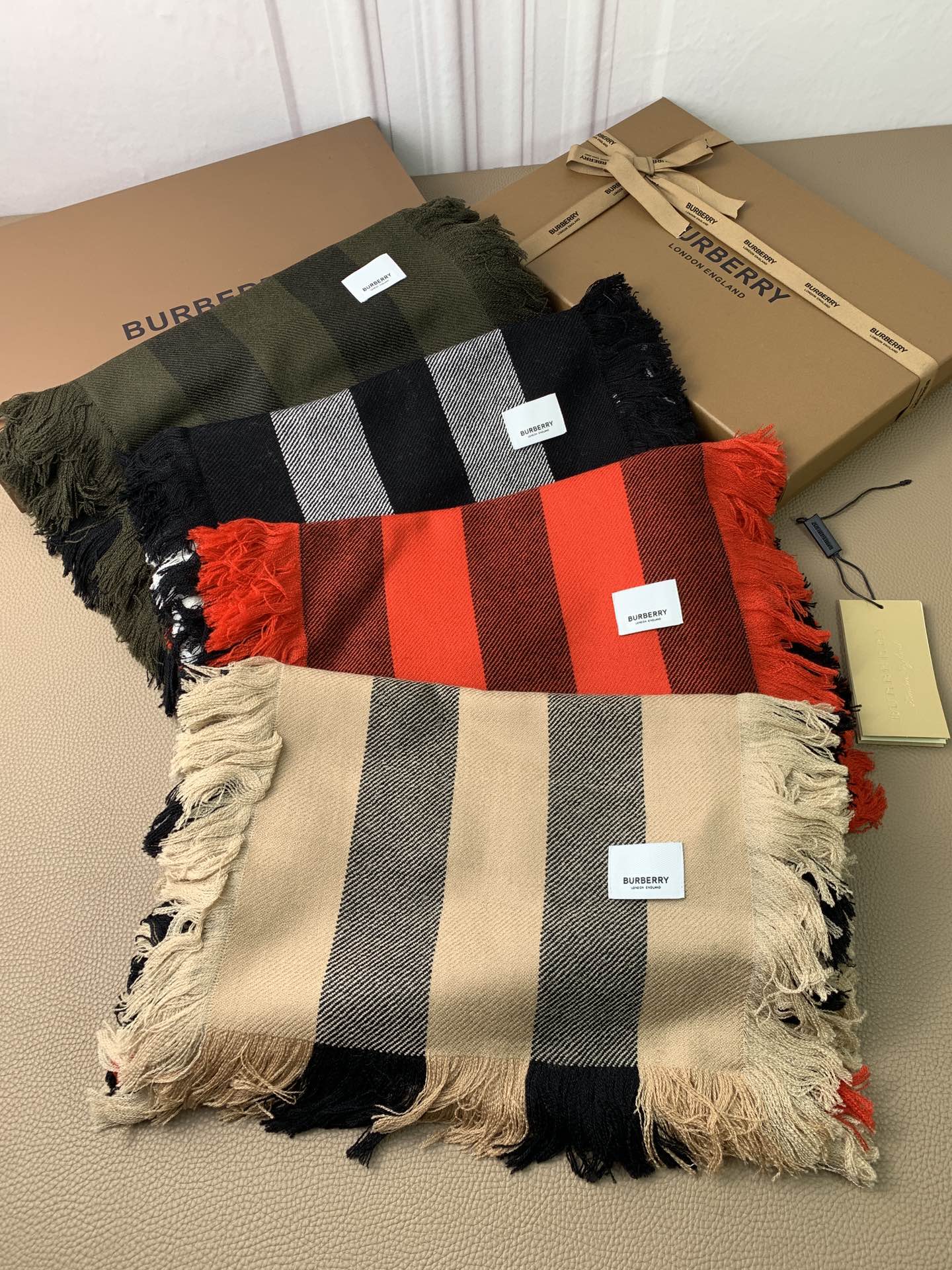 【2024】【BURBERRY バーバリー】オートクチュール ファッション トランジショナル カラー ロング ビアード スカーフ35*240CM