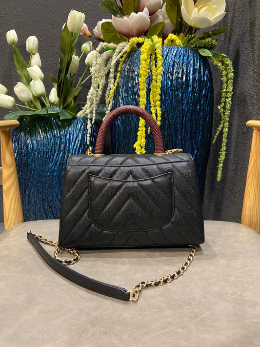 Chanel Cowhide handbag A92990