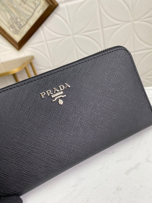 PRADA(プラダ) 財布19x12cm