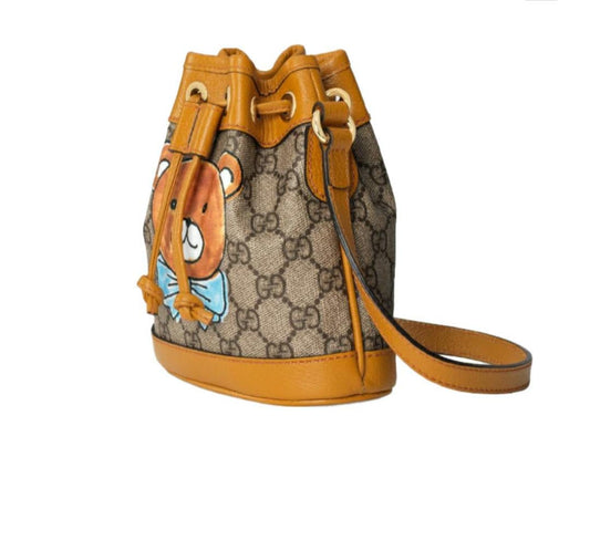 【GUCCI×KAIジョイントモデル】グッチテディベアプリントキャンバス&レザー巾着バケットバッグミニベージュ/エボニー